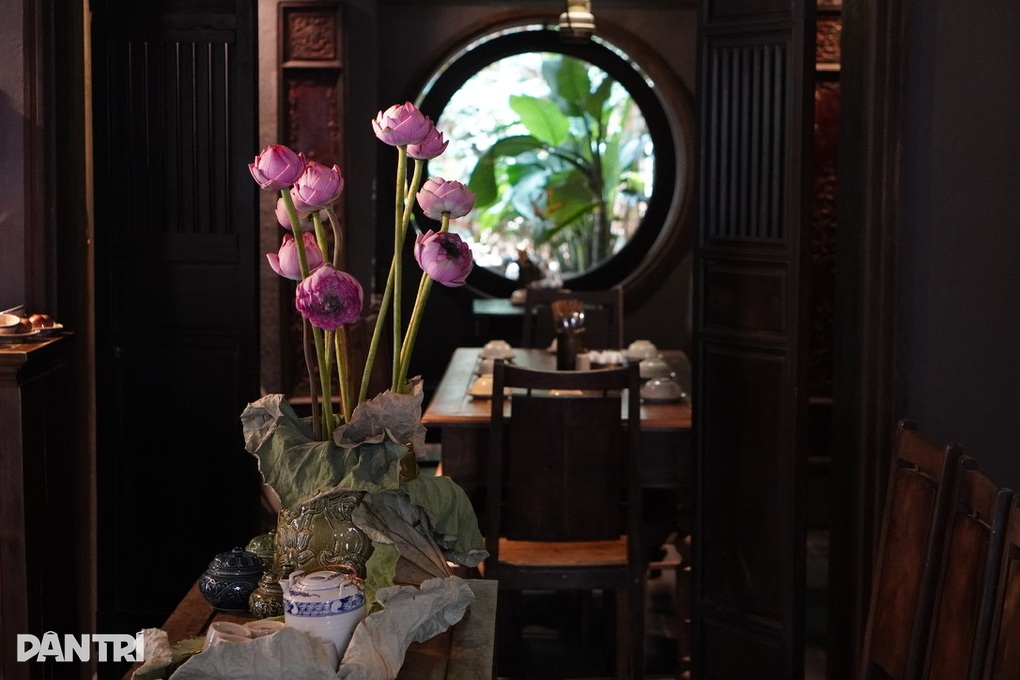 Khách Tây thích thú ăn nem rán, thịt kho tàu tại quán Việt lọt top Michelin - 5 Khách Tây thích thú ăn nem rán, thịt kho tàu tại quán Việt lọt top Michelin - 5