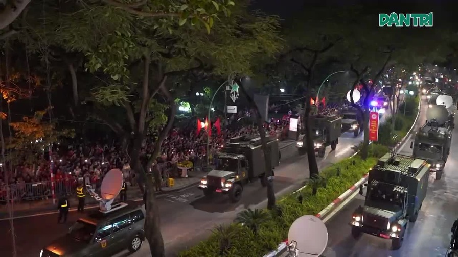 Dàn khí tài lăn bánh, hùng dũng tiến về Quảng trường Ba Đình