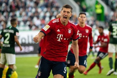 Lewandowski lập cú đúp, Bayern Munich tạm thoát khỏi khủng hoảng