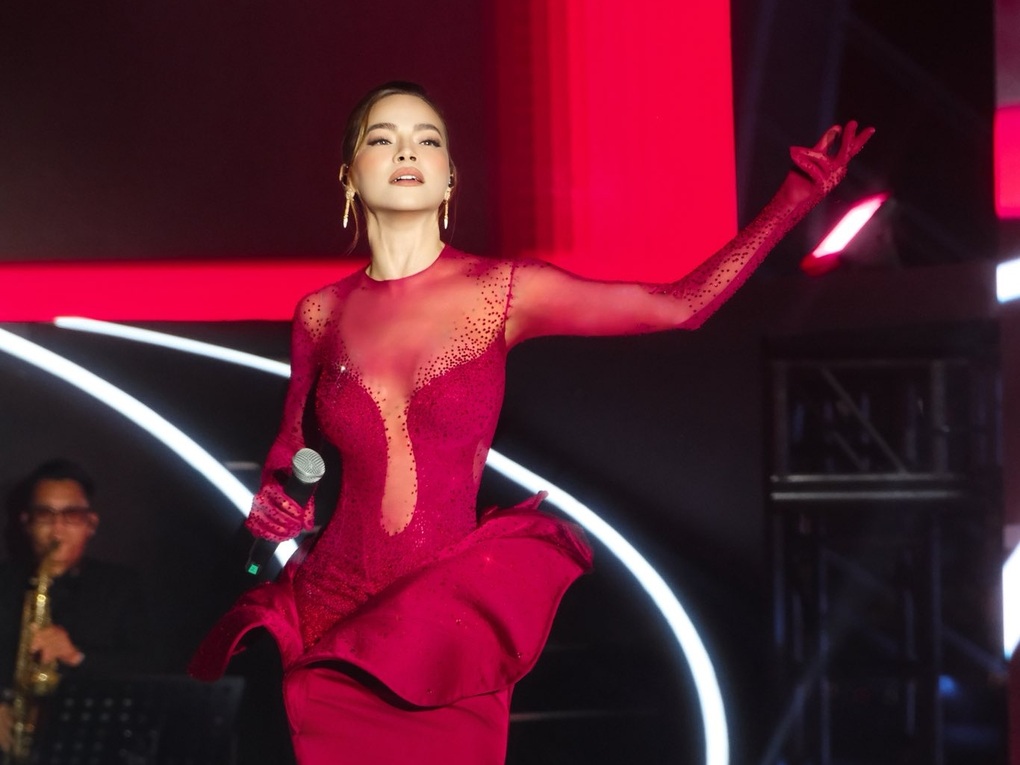 Sự cố 2 giây tắt tiếng, hát chênh phô của Hồ Ngọc Hà gây tranh cãi - 1 Sự cố 2 giây tắt tiếng, hát chênh phô của Hồ Ngọc Hà gây tranh cãi - 1