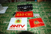 Tài xế dùng thẻ nhà báo giả để “hù” cảnh sát giao thông