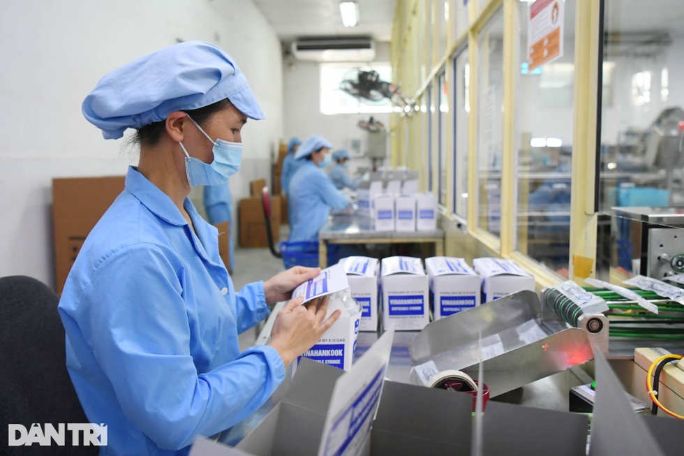 Quy trình sản xuất 150 triệu bơm tiêm trong chiến dịch tiêm chủng quốc gia - 14 Quy trình sản xuất 150 triệu bơm tiêm trong chiến dịch tiêm chủng quốc gia - 14