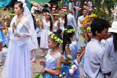 TT-Huế:  Hàng vạn người tham gia lễ hội Quán Thế Âm