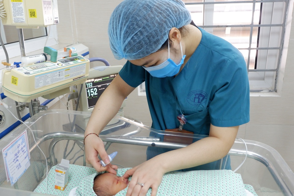 Hành trình kỳ diệu trở về với cuộc sống của bé sơ sinh bị bỏ rơi ở hố ga - 10 Hành trình kỳ diệu trở về với cuộc sống của bé sơ sinh bị bỏ rơi ở hố ga - 10