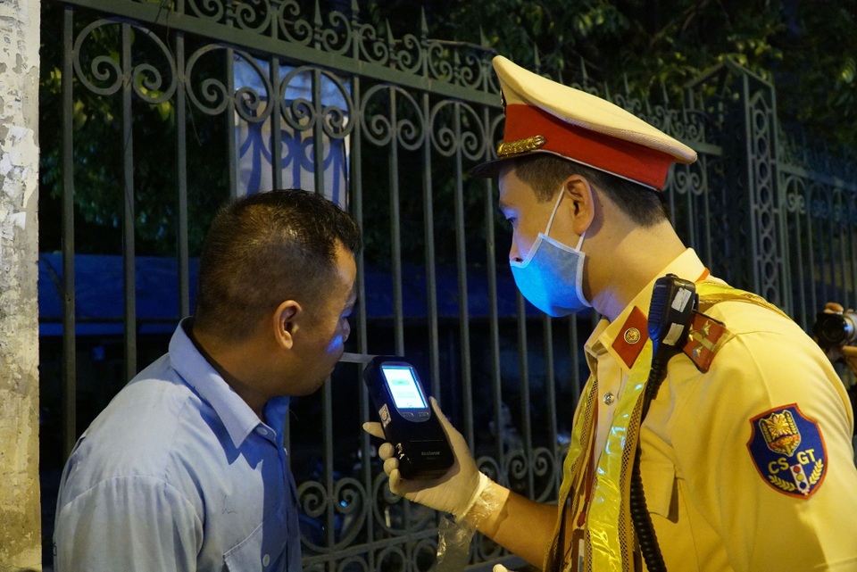 Phạt trên 22 tỷ đồng trong 3 ngày tổng kiểm soát phương tiện - 1 Phạt trên 22 tỷ đồng trong 3 ngày tổng kiểm soát phương tiện - 1