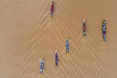 Sôi nổi lễ hội đua thuyền nhân ngày sinh cố Tổng Bí thư Lê Duẩn