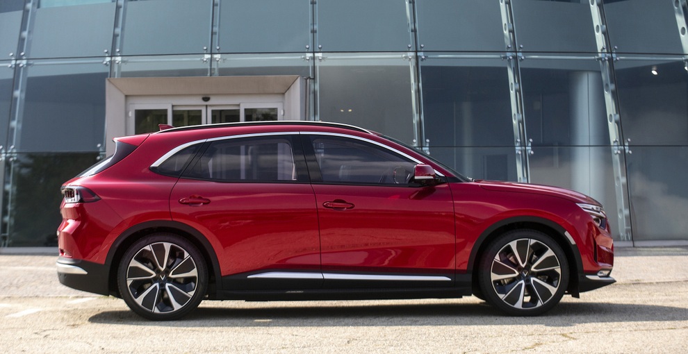 Chi tiết VinFast VF e35: Xe SUV điện hạng E vừa ra mắt trên đất Mỹ - 4 Chi tiết VinFast VF e35: Xe SUV điện hạng E vừa ra mắt trên đất Mỹ - 4