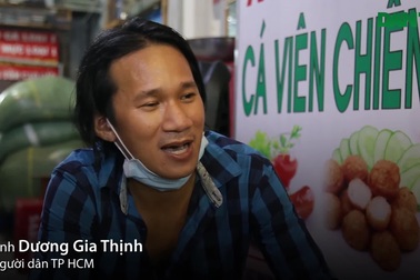 Chàng "nghệ sĩ" bán bánh tráng trộn thu 20 triệu đồng mỗi tháng.