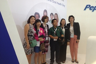 Thần đồng Đỗ Nhật Nam tự tin thể hiện tại hội nghị quốc tế 