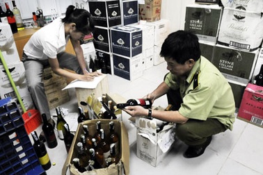 Đủ mọi lực lượng, sao hàng giả vẫn “ngập” thị trường?