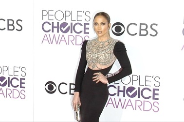 Jennifer Lopez thanh lịch với váy đen