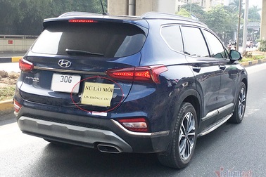 Mới lấy bằng, ngại gì mà không dán giấy "Lái mới, xin thông cảm" lên xe