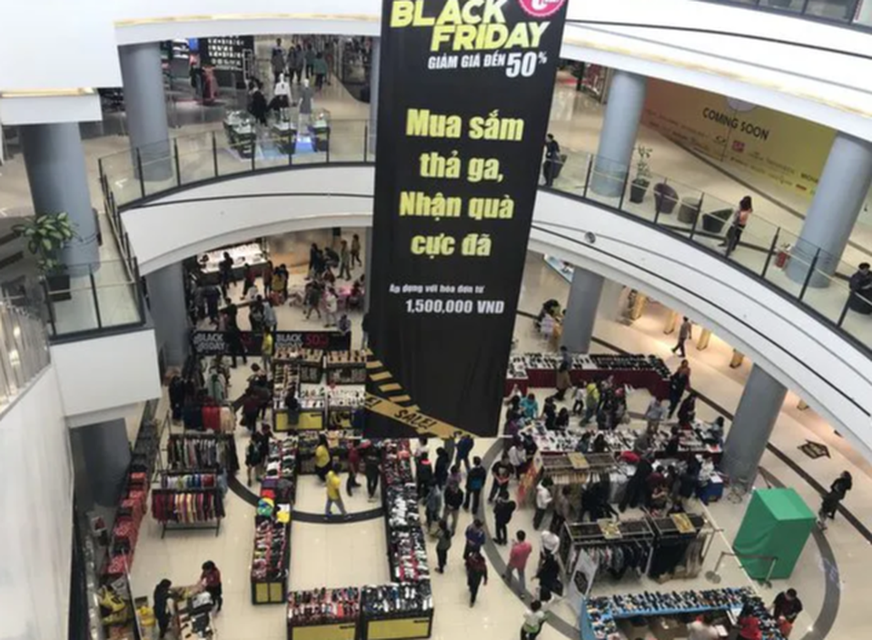 Dân buôn tiết lộ chiêu trò xé mác, đẩy giá trong ngày đại hạ giá Black Friday - 1 Dân buôn tiết lộ chiêu trò xé mác, đẩy giá trong ngày đại hạ giá Black Friday - 1