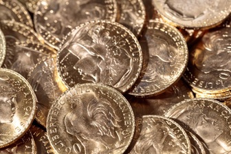 Pháp: Tìm thấy số vàng trị giá 800.000 USD khi đào bể bơi trong vườn