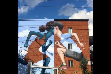 Rong ruổi hàng chục quốc gia, "thay màu áo mới" cho tòa nhà từ đổ nát