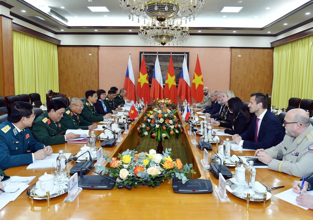 Bộ trưởng Quốc phòng CH Czech thăm Việt Nam, dự triển lãm Quốc phòng quốc tế - 4 Bộ trưởng Quốc phòng CH Czech thăm Việt Nam, dự triển lãm Quốc phòng quốc tế - 4