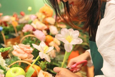 Phía sau thú chơi hoa nhà giàu: Hoa đi máy bay, 3-6 triệu đồng/10 bông