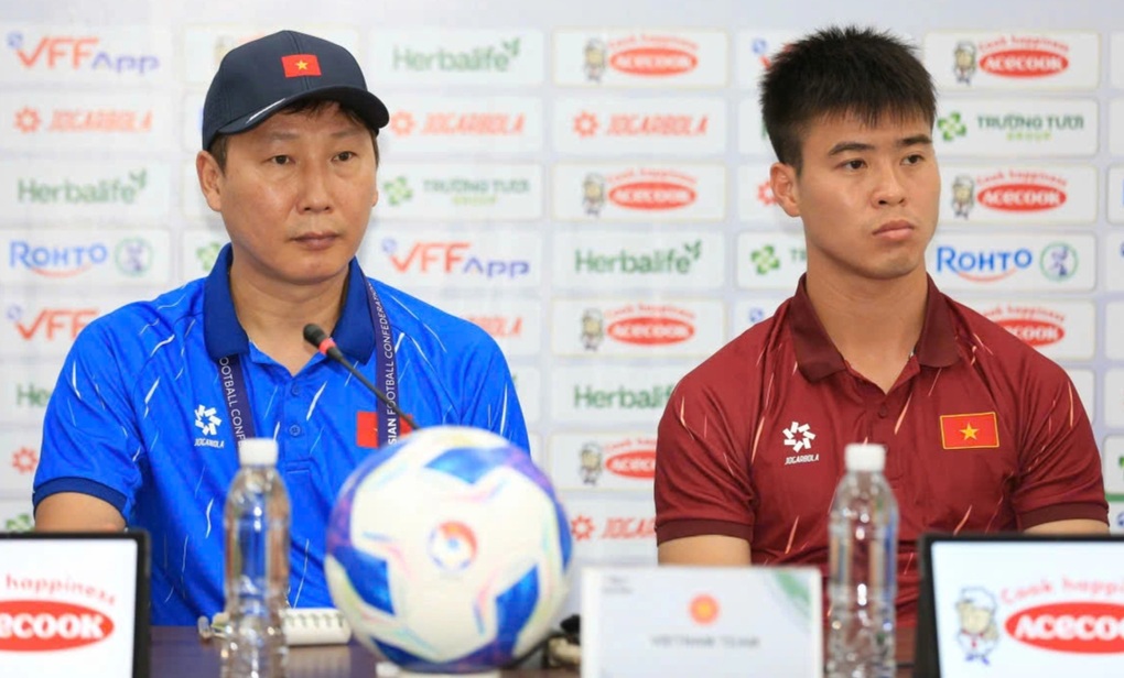 HLV Kim Sang Sik: “Chúng tôi tôn trọng mọi phán quyết của FIFA về Malaysia” - 2