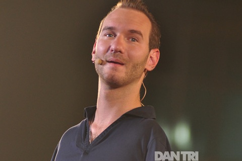 Bị “chất vấn” hồn nhiên, Nick Vujicic lần đầu bối rối