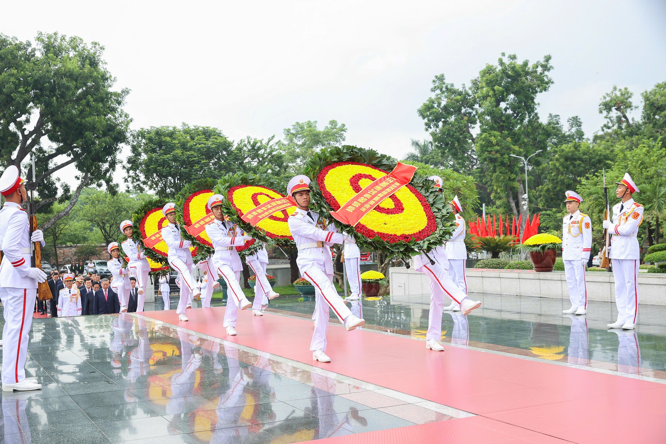 Lãnh đạo Đảng, Nhà nước vào Lăng viếng Bác, dâng hương các Anh hùng liệt sĩ - 5