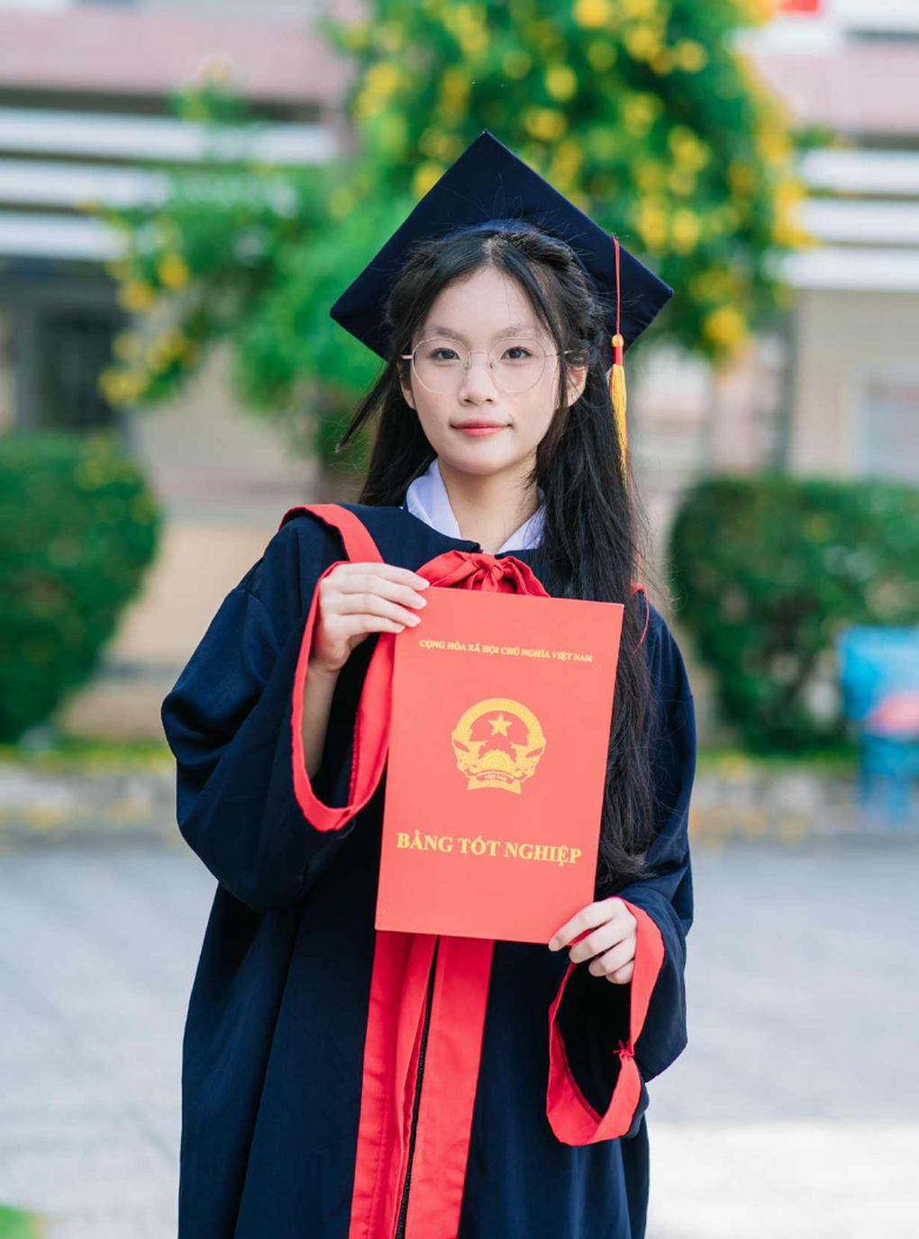 Nữ sinh từng ngán chữ, viết 9 trang, thành thủ khoa môn văn thi lớp 10 - 1 Nữ sinh từng ngán chữ, viết 9 trang, thành thủ khoa môn văn thi lớp 10 - 1