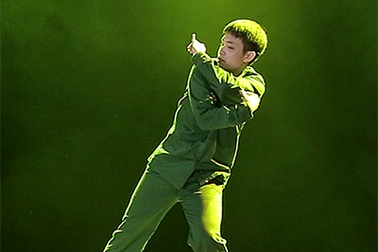 Cháu ngoại nhà thơ Nguyễn Đình Thi nhảy hiphop trên nền nhạc Người Hà Nội