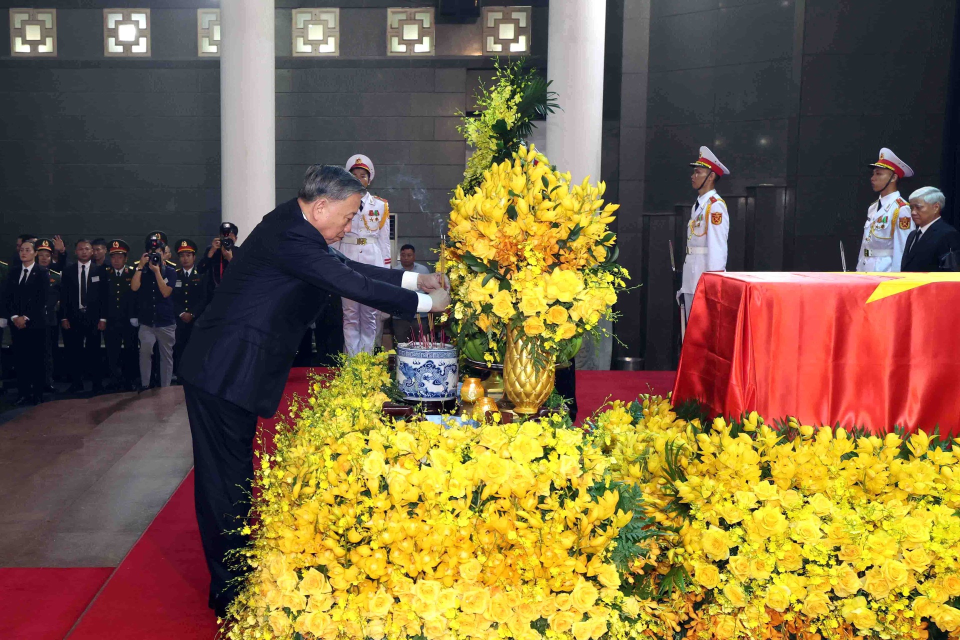 Lãnh đạo Đảng, Nhà nước viếng tang tưởng nhớ Tổng Bí thư Nguyễn Phú Trọng - 11