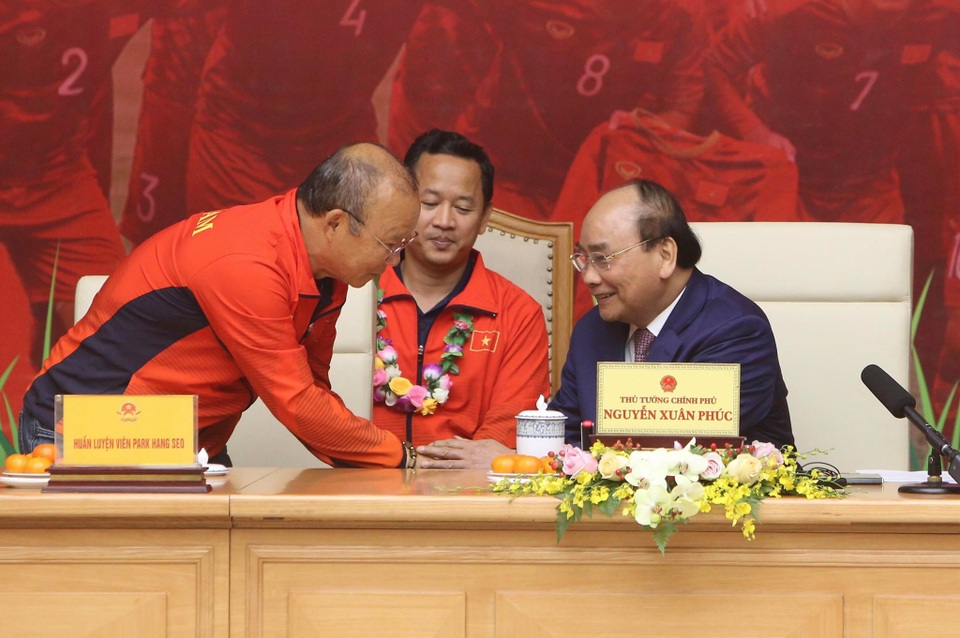 Thủ tướng: Sau các cầu thủ là cả dân tộc, là bản lĩnh, khát vọng Việt Nam - 14 Thủ tướng: Sau các cầu thủ là cả dân tộc, là bản lĩnh, khát vọng Việt Nam - 14