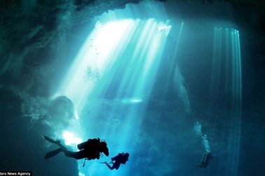 Vẻ đẹp kỳ diệu của hố nước ngầm tự nhiên