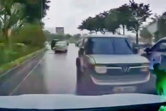 Nữ tài xế ô tô bị phạt 19 triệu đồng vì đi ngược chiều đường Võ Chí Công