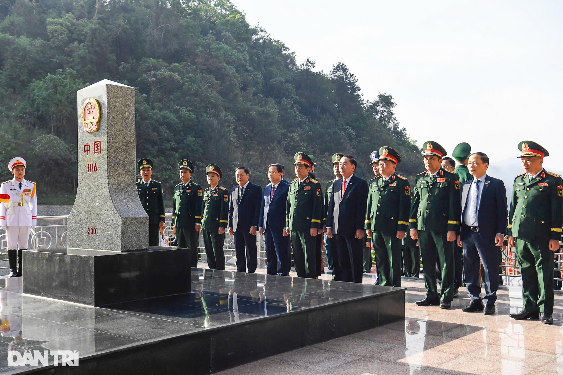 Đại tướng Phan Văn Giang tô son cột mốc biên giới Việt Nam - Trung Quốc - 3 Đại tướng Phan Văn Giang tô son cột mốc biên giới Việt Nam - Trung Quốc - 3