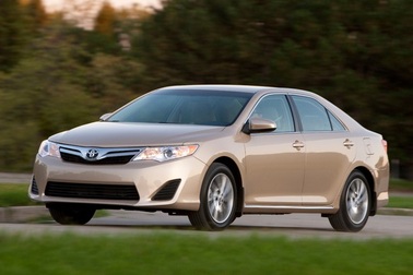 Toyota đánh cược vị trí số 1 tại Mỹ vào Camry sedan 2015