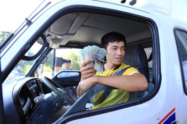 BOT Cai Lậy lại phải xả trạm vì "chiêu" tiền lẻ, tiền chẵn