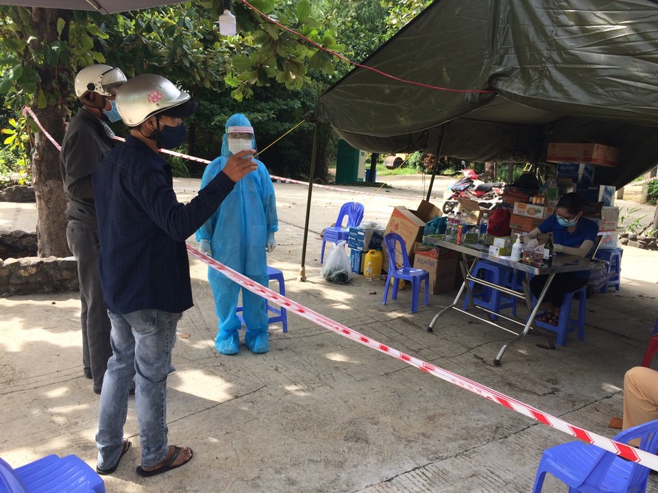 Sinh viên trường Y trắng đêm canh Covid-19 ở cửa ngõ Đà Nẵng - 2 Sinh viên trường Y trắng đêm canh Covid-19 ở cửa ngõ Đà Nẵng - 2