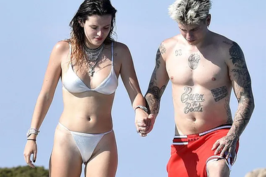 Bella Thorne tình tứ bên bồ mới