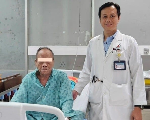Bệnh viện ở TPHCM lập kỳ tích cứu sống cụ ông 95 tuổi tắc mạch máu não - 2