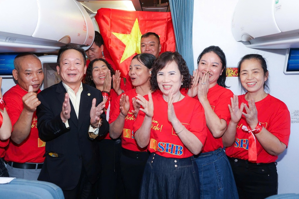 Sứ mệnh phụng sự của bầu Hiển - 3 Sứ mệnh phụng sự của bầu Hiển - 3