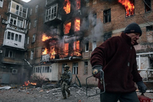 Tổn thất nặng nề tại chảo lửa miền Đông Ukraine sau trận pháo kích của Nga