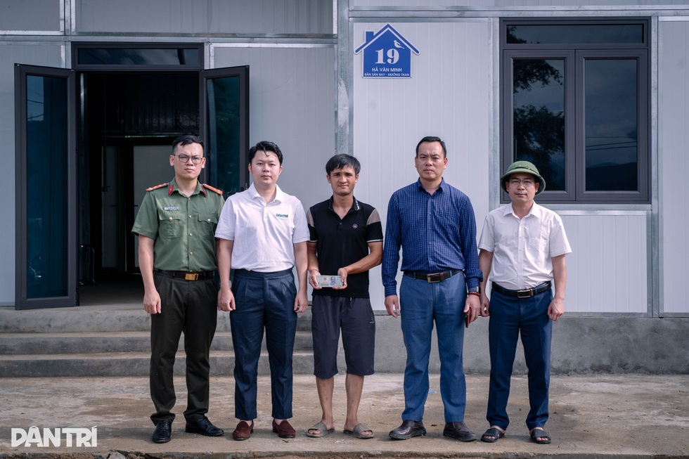 Trao gửi yêu thương đến mảnh đất Mường Than sau lũ - 7 Trao gửi yêu thương đến mảnh đất Mường Than sau lũ - 7