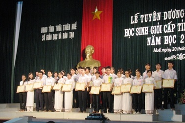 TT- Huế: Tuyên dương 622 học sinh giỏi cấp tỉnh, cấp quốc gia 