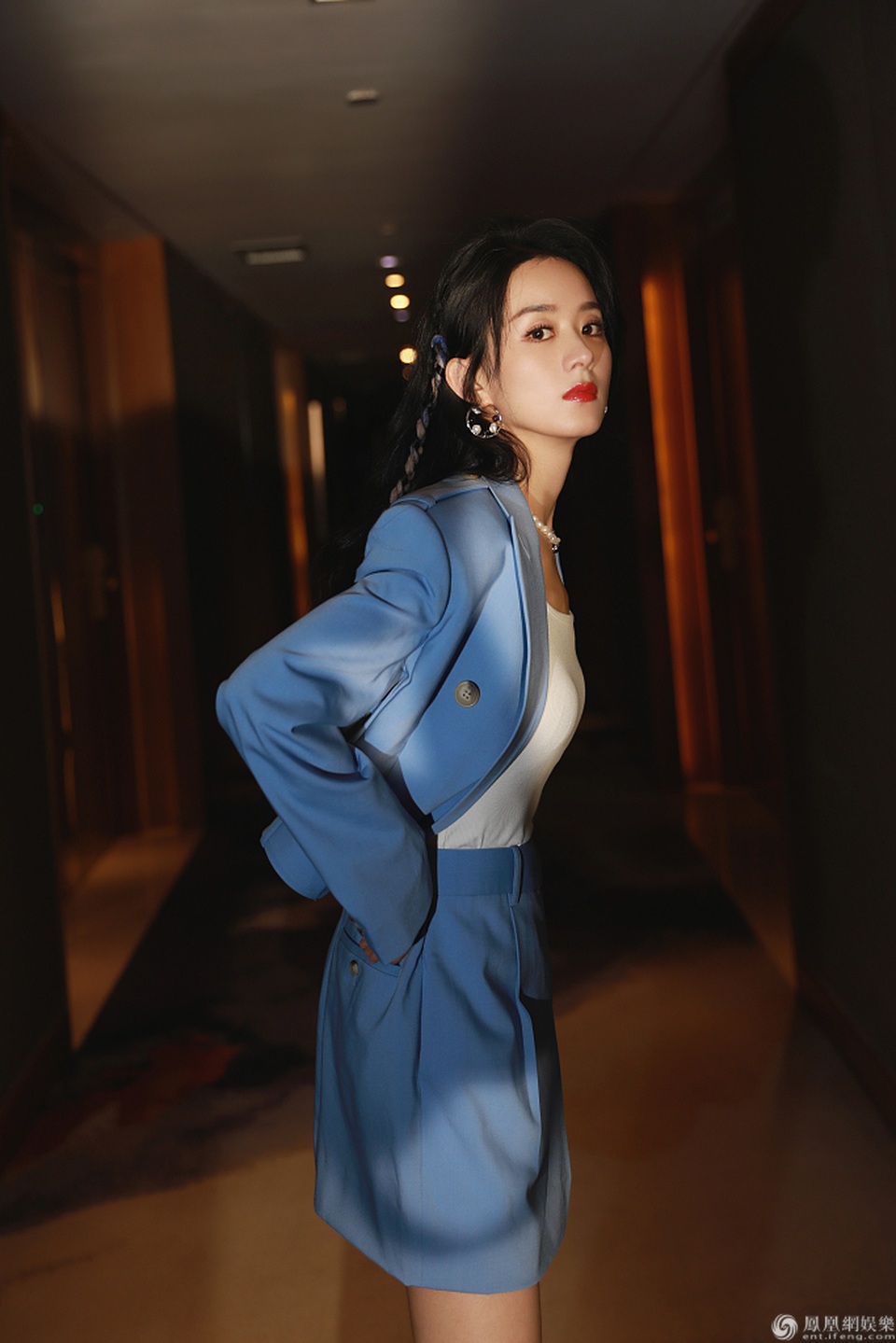 Gu thời trang sành điệu và vẻ ngoài ngọt ngào của Triệu Lệ Dĩnh - 5 Gu thời trang sành điệu và vẻ ngoài ngọt ngào của Triệu Lệ Dĩnh - 5