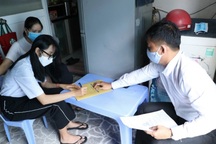 Đại học hỗ trợ sinh viên nhập học mùa dịch, quét code QR, thu hồ sơ tại nhà