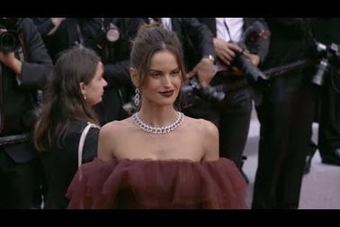 Josephine Skriver, Izabel Goulart đọ dáng