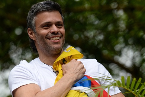 Venezuela ra trát bắt giữ thủ lĩnh tinh thần của phe đối lập sau đảo chính bất thành