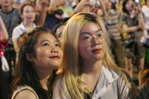 Biển người chen chân trong đêm khai hội du lịch Cửa Lò