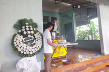 Thăm hỏi, động viên gia đình 2 học sinh đuối nước khi tắm biển