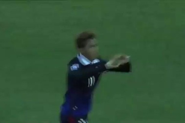 Bàn thắng đẳng cấp của Chan Vathanaka vào lưới Malaysia ở AFF Cup 2016