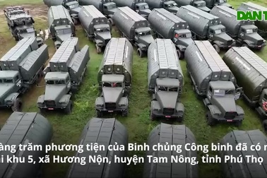 Hàng trăm phương tiện của Binh chủng Công binh chuẩn bị lắp cầu phao