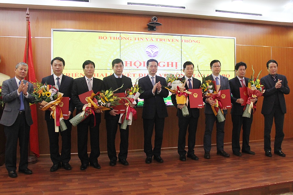 Bộ Thông tin và Truyền thông điều động, bổ nhiệm 13 cán bộ chủ chốt - 1 Bộ Thông tin và Truyền thông điều động, bổ nhiệm 13 cán bộ chủ chốt - 1