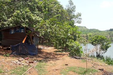 Tìm thấy hai cháu bé sinh đôi mất tích tại căn nhà hoang